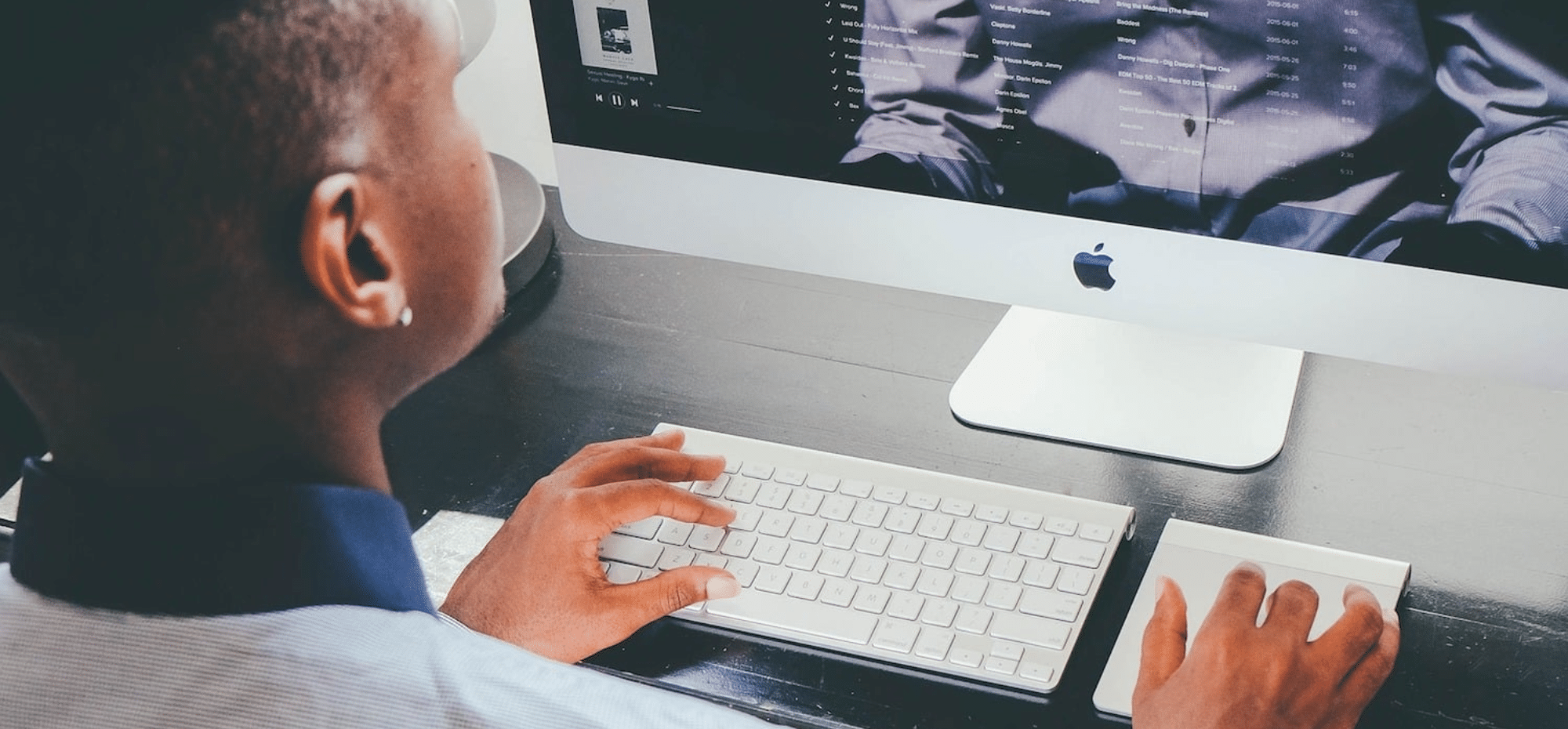 Community Manager : faut-il embaucher ou externaliser ?
